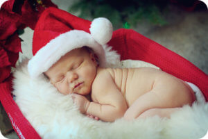 Novorozenec čeká na vánoční dárky (Wikipedia Commons)